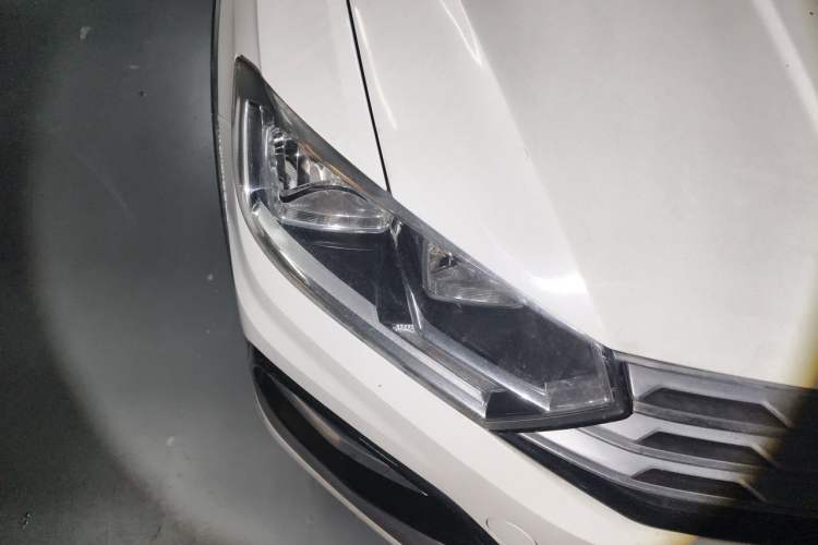 Used Volkswagen C-TREK 2017 1.6L Automatic Comfort Model Right Front Headlight