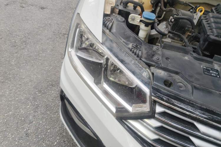 Used Volkswagen C-TREK 2017 1.6L Automatic Comfort Model Right Front Headlight