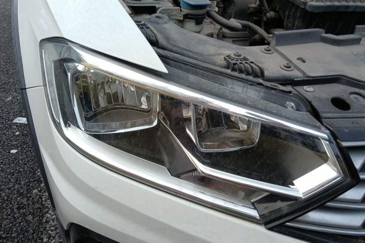 Used Volkswagen C-TREK 2017 1.6L Manual Comfort Model Right Front Headlight