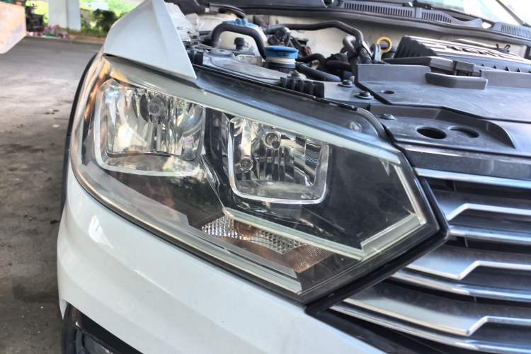 Used Volkswagen C-TREK 2017 230TSI DSG Comfort Version Right Front Headlight
