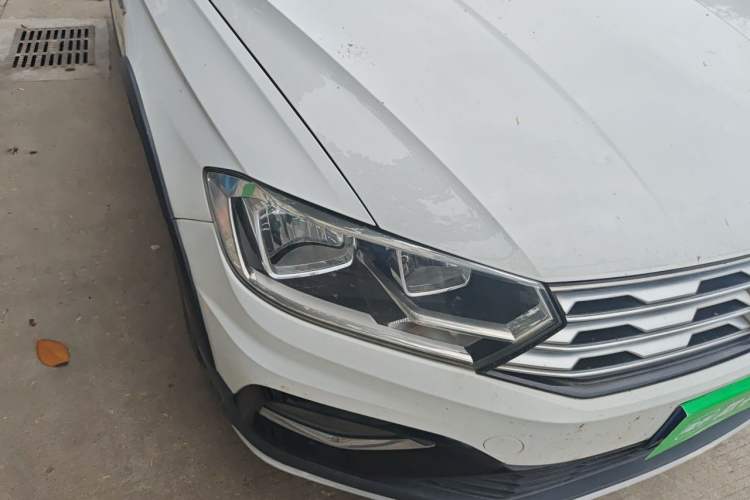 Used Volkswagen C-TREK 2017 1.6L Automatic Comfort Model Right Front Headlight
