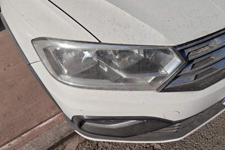 Used Volkswagen C-TREK 2017 1.6L Automatic Comfort Model Right Front Headlight