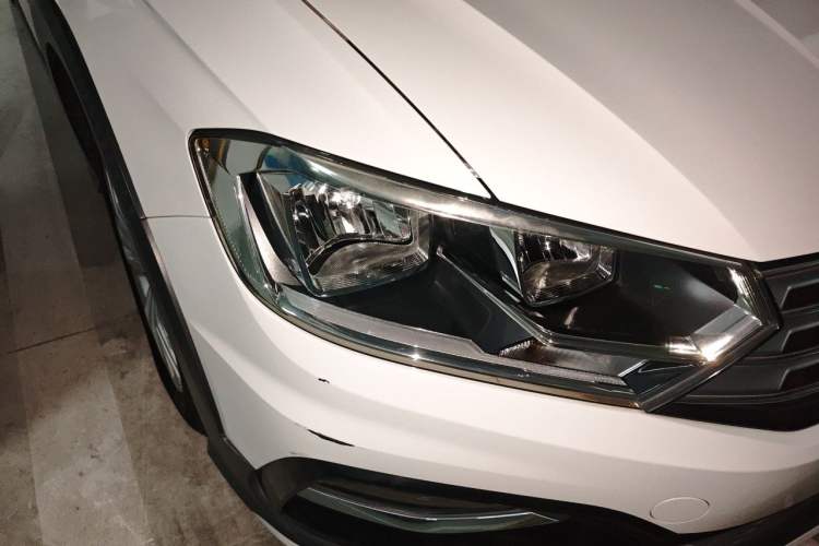 Used Volkswagen C-TREK 2017 1.6L Automatic Comfort Model Right Front Headlight