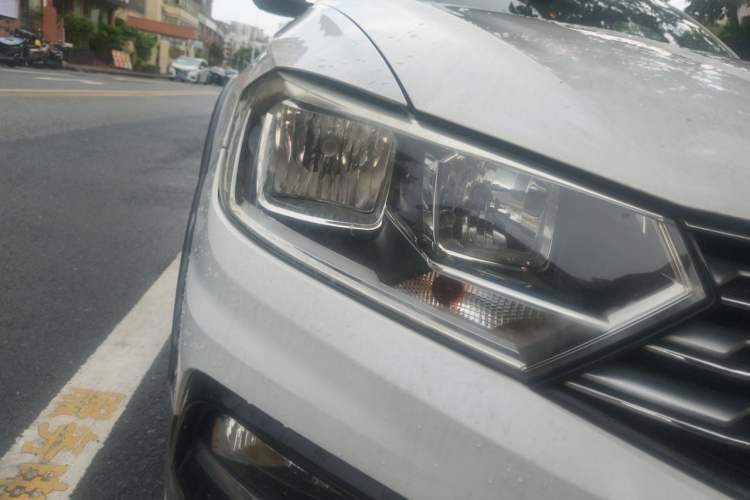 Used Volkswagen C-TREK 2017 1.6L Automatic Comfort Model Right Front Headlight