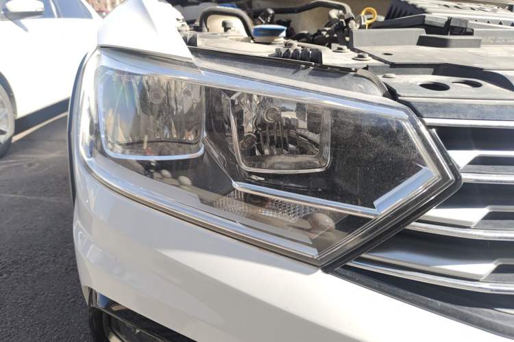 Used Volkswagen C-TREK 2017 230TSI DSG Comfort Version Right Front Headlight