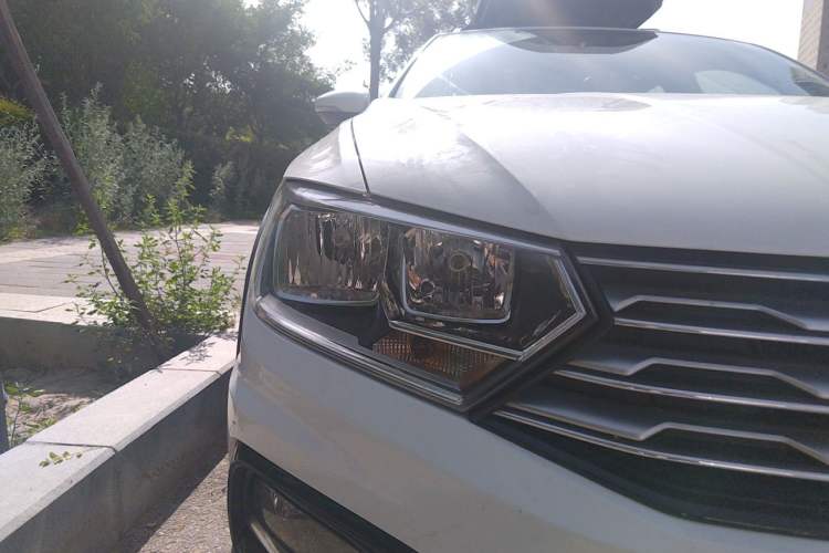 Used Volkswagen C-TREK 2017 1.6L Automatic Comfort Model Right Front Headlight