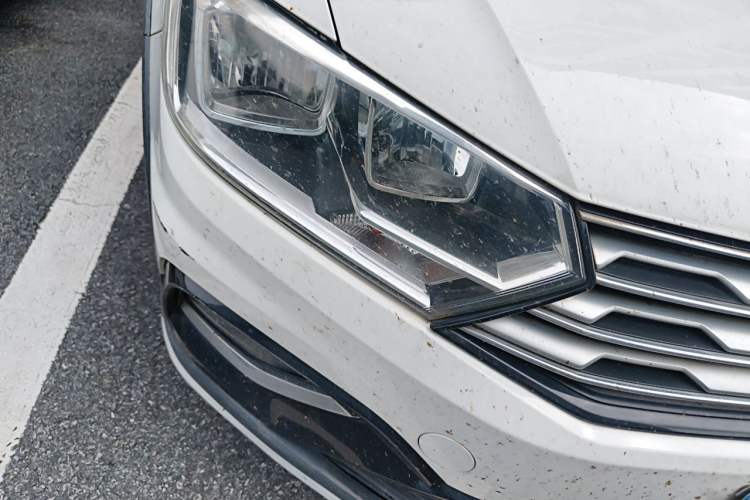 Used Volkswagen C-TREK 2017 1.6L Automatic Comfort Model Right Front Headlight