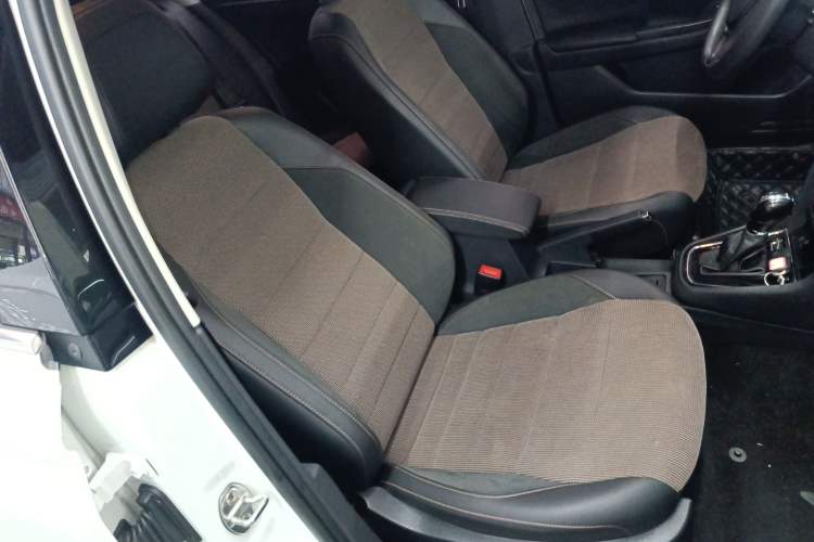 Used Volkswagen C-TREK 2017 230TSI DSG Comfort Version Right Front Seat