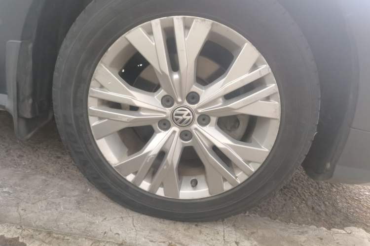 Used Volkswagen C-TREK 2017 1.6L Manual Comfort Model Right Front Wheel Hub