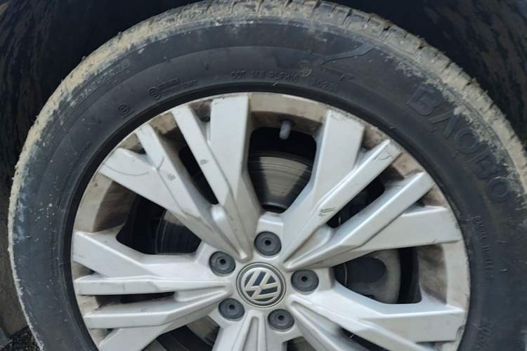 Used Volkswagen C-TREK 2017 230TSI DSG Comfort Version Right Front Wheel Hub