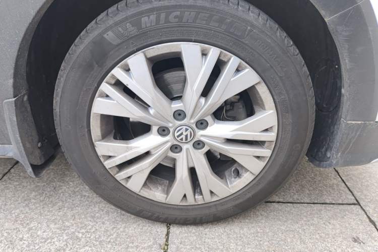 Used Volkswagen C-TREK 2017 230TSI DSG Comfort Version Right Front Wheel Hub
