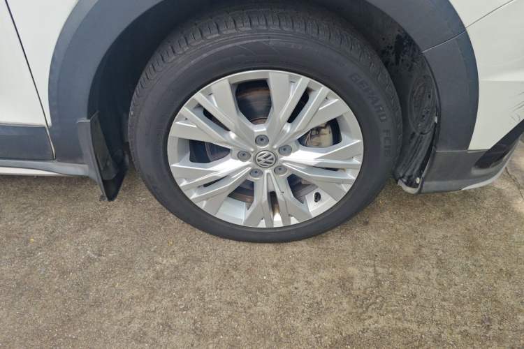 Used Volkswagen C-TREK 2017 230TSI DSG Comfort Version Right Front Wheel Hub