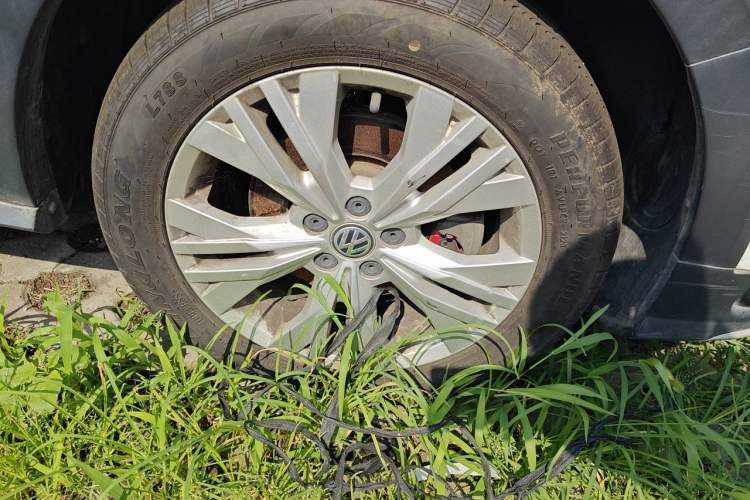 Used Volkswagen C-TREK 2017 1.6L Automatic Comfort Model Right Front Wheel Hub