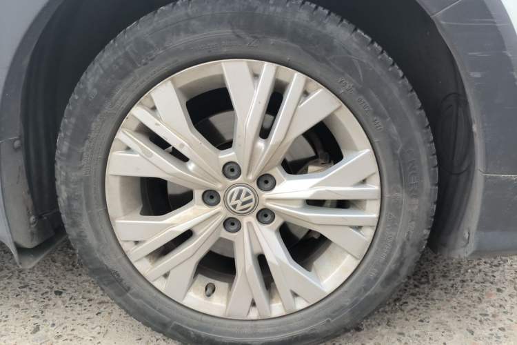 Used Volkswagen C-TREK 2017 1.6L Automatic Comfort Model Right Front Wheel Hub