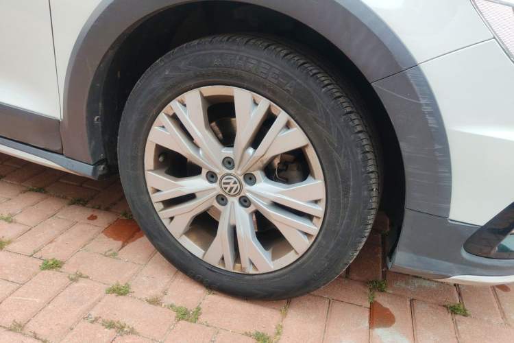 Used Volkswagen C-TREK 2017 230TSI DSG Comfort Version Right Front Wheel Hub