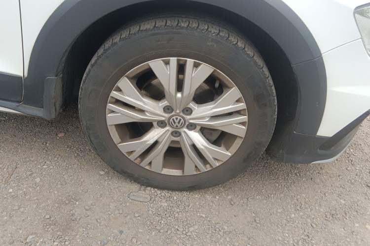 Used Volkswagen C-TREK 2017 230TSI DSG Comfort Version Right Front Wheel Hub