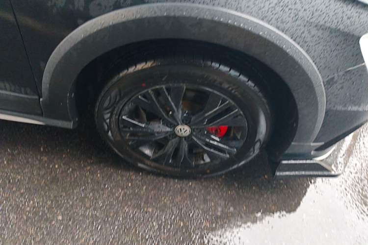 Used Volkswagen C-TREK 2017 1.6L Automatic Comfort Model Right Front Wheel Hub