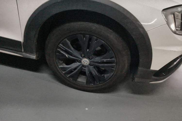 Used Volkswagen C-TREK 2017 1.6L Automatic Comfort Model Right Front Wheel Hub