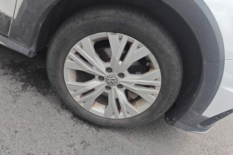 Used Volkswagen C-TREK 2017 1.6L Automatic Comfort Model Right Front Wheel Hub