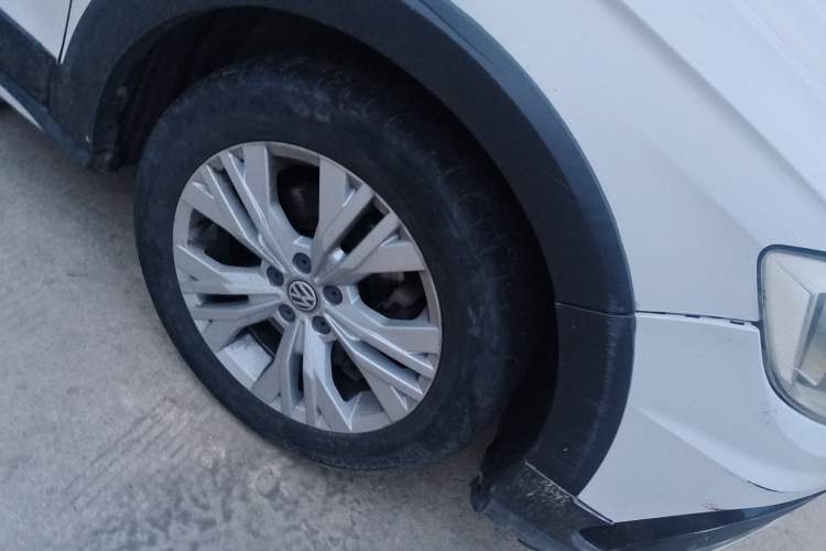Used Volkswagen C-TREK 2017 230TSI DSG Comfort Version Right Front Wheel Hub