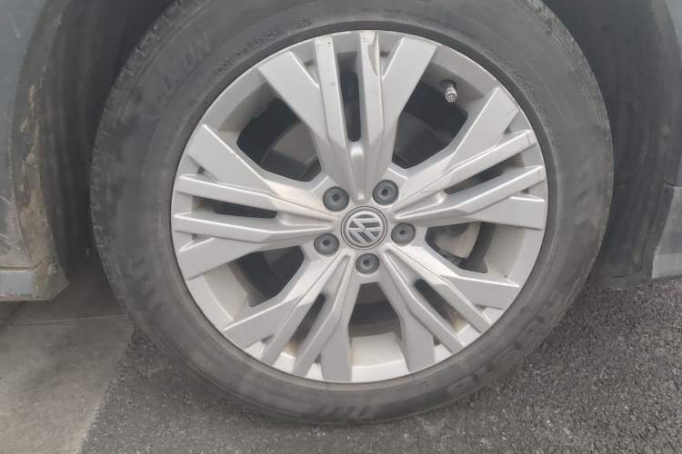 Used Volkswagen C-TREK 2017 1.6L Automatic Comfort Model Right Front Wheel Hub