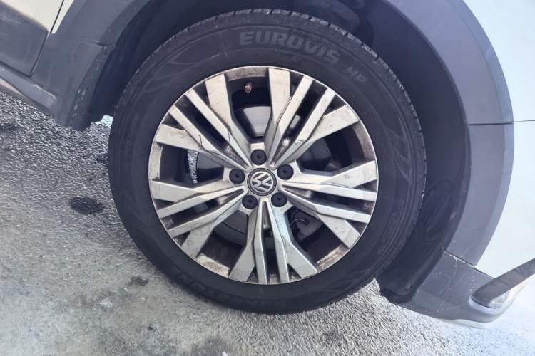 Used Volkswagen C-TREK 2017 230TSI DSG Comfort Version Right Front Wheel Hub