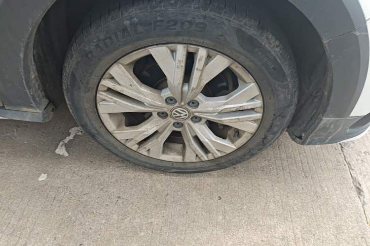 Used Volkswagen C-TREK 2017 1.6L Automatic Comfort Model Right Front Wheel Hub
