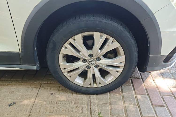 Used Volkswagen C-TREK 2017 1.6L Automatic Comfort Model Right Front Wheel Hub