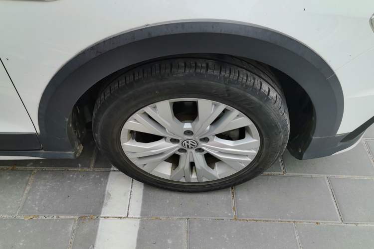 Used Volkswagen C-TREK 2017 1.6L Manual Comfort Model Right Front Wheel Hub