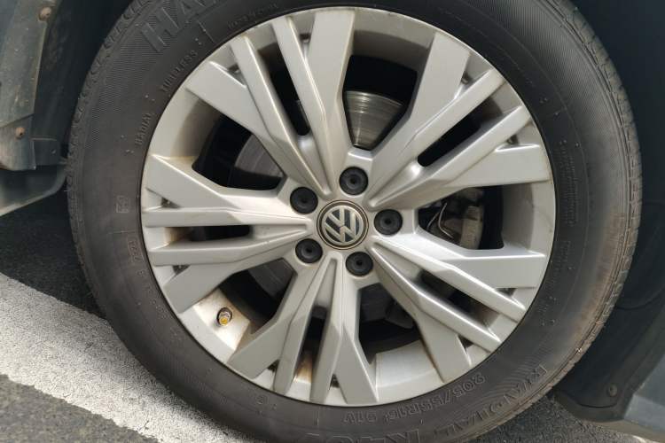Used Volkswagen C-TREK 2017 230TSI DSG Comfort Version Right Front Wheel Hub