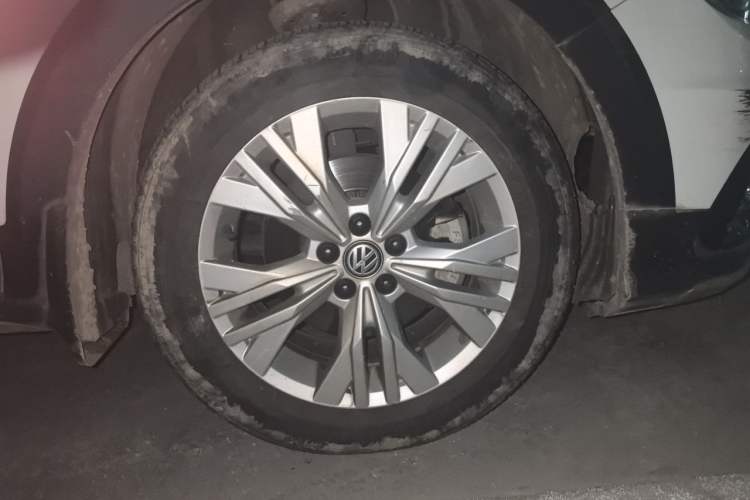 Used Volkswagen C-TREK 2017 1.6L Automatic Comfort Model Right Front Wheel Hub