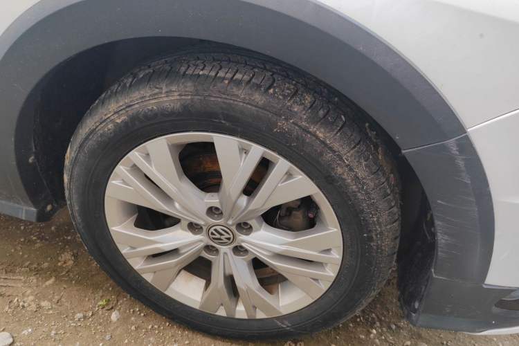 Used Volkswagen C-TREK 2017 230TSI DSG Comfort Version Right Front Wheel Hub