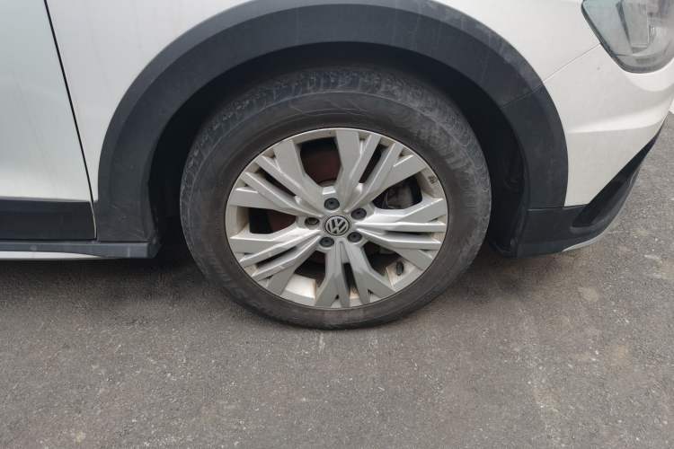 Used Volkswagen C-TREK 2017 230TSI DSG Comfort Version Right Front Wheel Hub