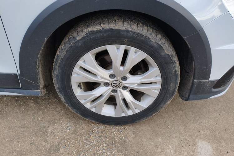 Used Volkswagen C-TREK 2017 1.6L Automatic Comfort Model Right Front Wheel Hub