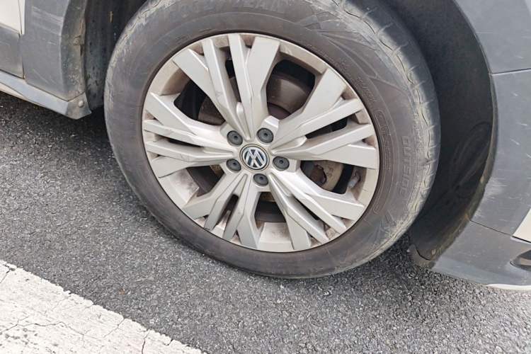 Used Volkswagen C-TREK 2017 1.6L Automatic Comfort Model Right Front Wheel Hub