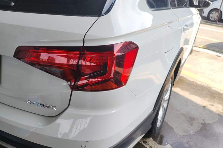 Used Volkswagen C-TREK 2017 1.6L Automatic Comfort Model Right Rear Taillight