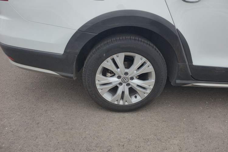 Used Volkswagen C-TREK 2017 230TSI DSG Comfort Version Right Rear Wheel Hub