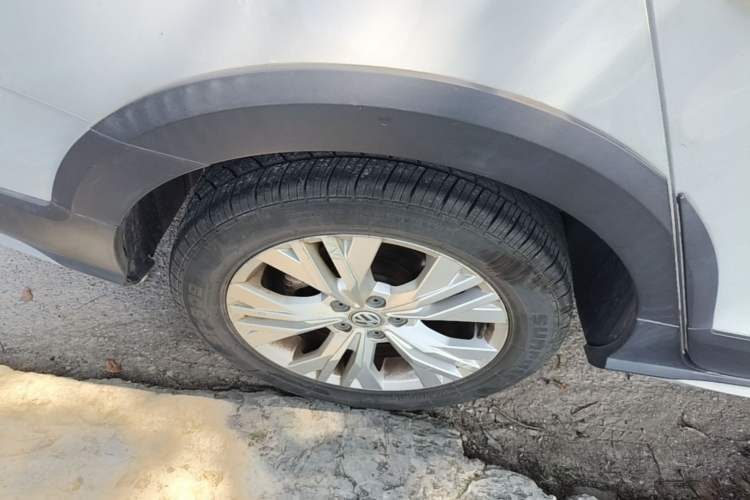 Used Volkswagen C-TREK 2017 1.6L Automatic Comfort Model Right Rear Wheel Hub
