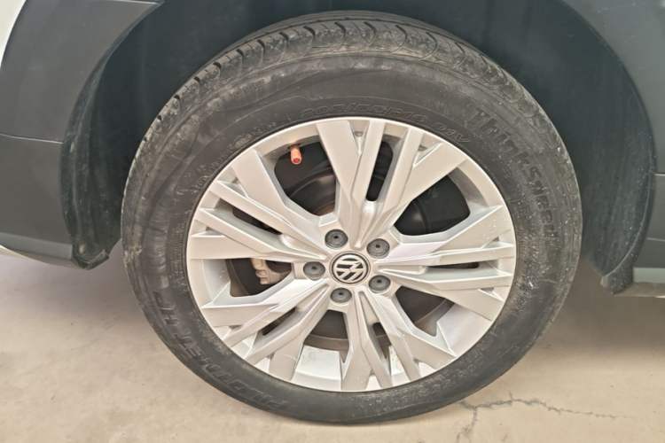 Used Volkswagen C-TREK 2017 1.6L Automatic Comfort Model Right Rear Wheel Hub
