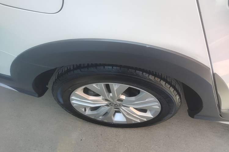 Used Volkswagen C-TREK 2017 1.6L Automatic Comfort Model Right Rear Wheel Hub