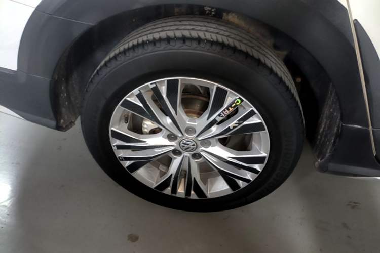 Used Volkswagen C-TREK 2017 1.6L Manual Comfort Model Right Rear Wheel Hub
