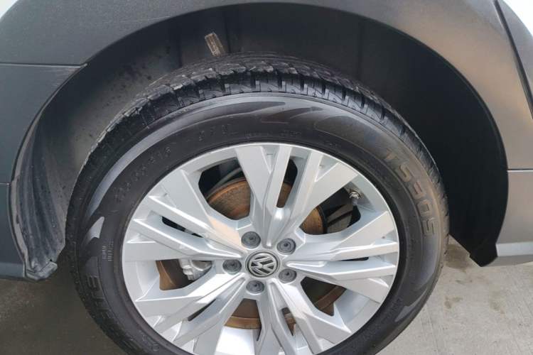 Used Volkswagen C-TREK 2017 1.6L Automatic Comfort Model Right Rear Wheel Hub