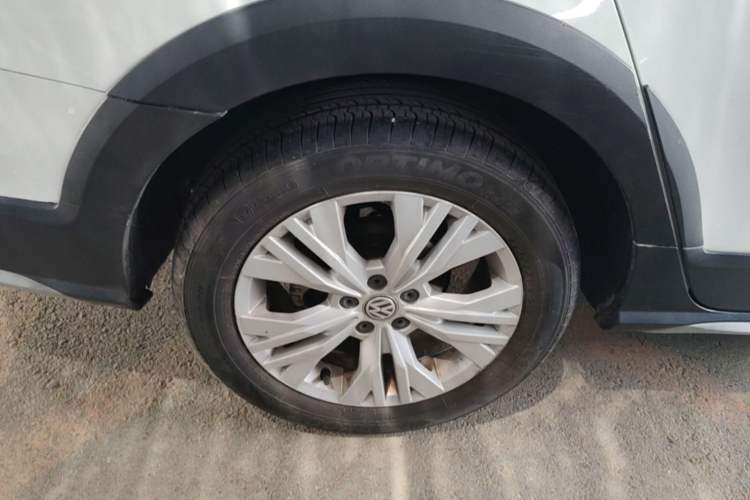 Used Volkswagen C-TREK 2017 230TSI DSG Comfort Version Right Rear Wheel Hub