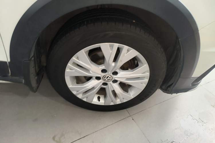 Used Volkswagen C-TREK 2017 1.6L Automatic Comfort Model Right Rear Wheel Hub