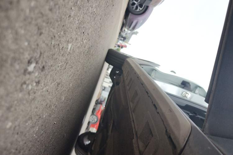 Used Volkswagen C-TREK 2017 230TSI DSG Comfort Version Right Side Sill