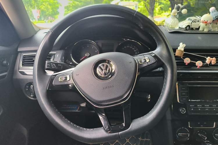 Used Volkswagen C-TREK 2017 230TSI DSG Comfort Version Steering Wheel