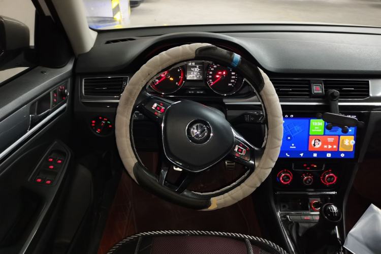 Used Volkswagen C-TREK 2017 230TSI Manual Comfort Version Steering Wheel