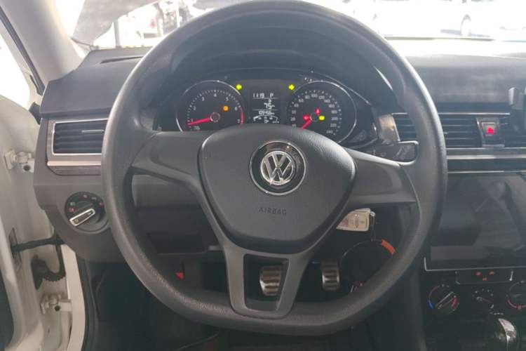Used Volkswagen C-TREK 2017 230TSI DSG Comfort Version Steering Wheel