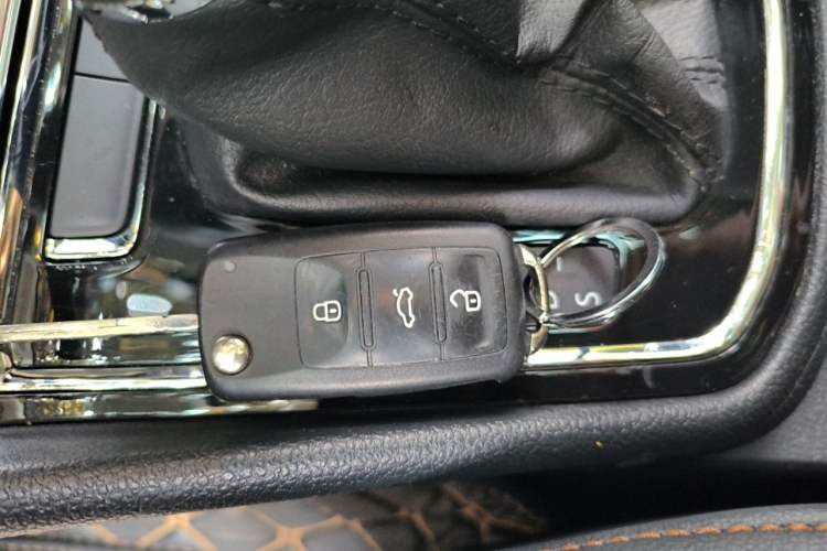 Used Volkswagen C-TREK 2017 230TSI DSG Comfort Version Vehicle Key