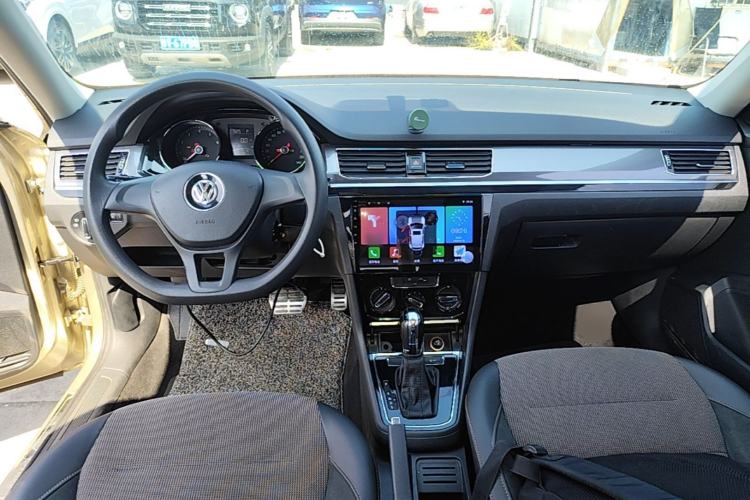 Used Volkswagen C-TREK 2017 1.6L Automatic Comfort Model Center Console
